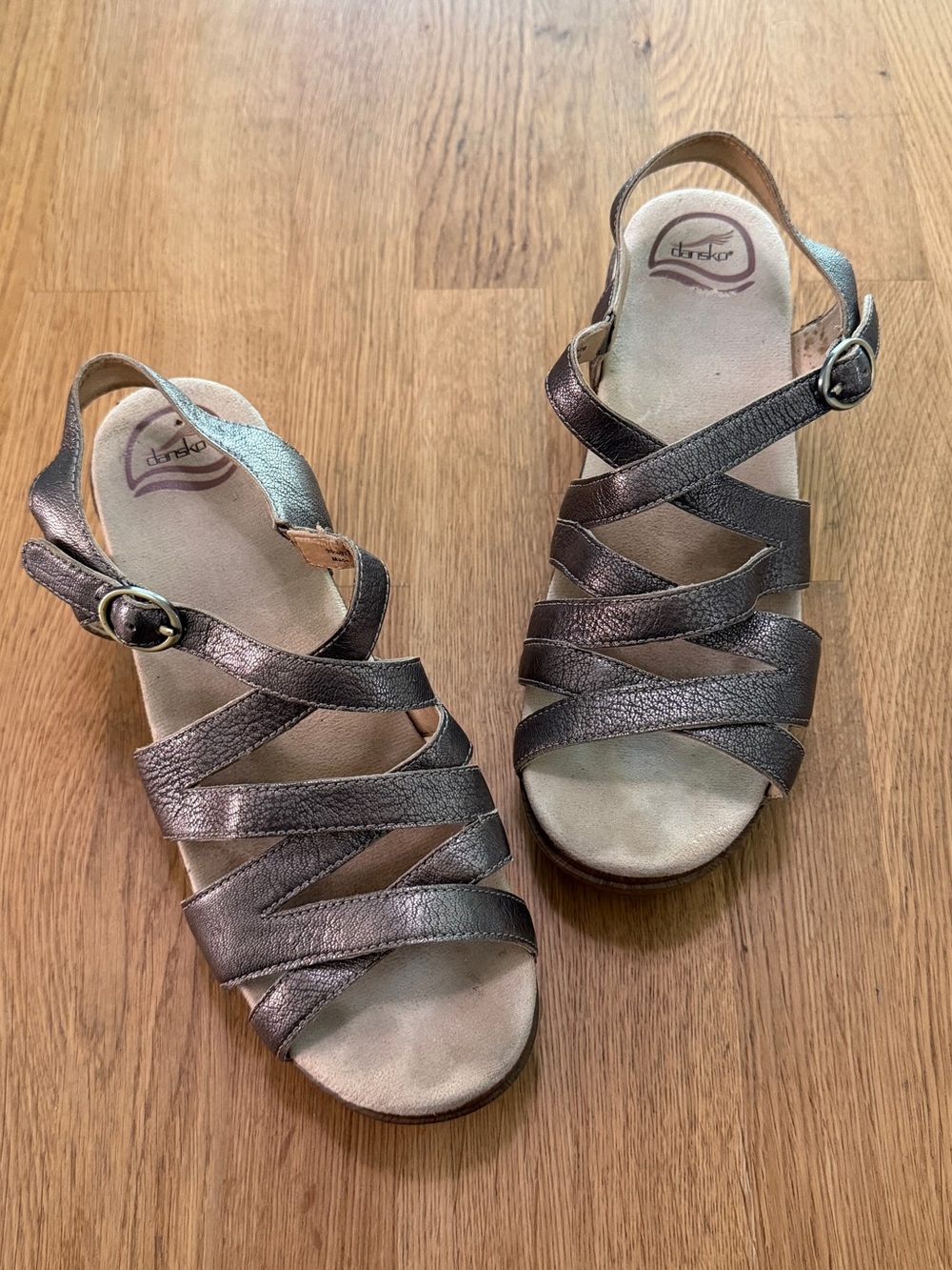 Dansko Euro 40 Metallic Leather Stevie Clog Sandals
